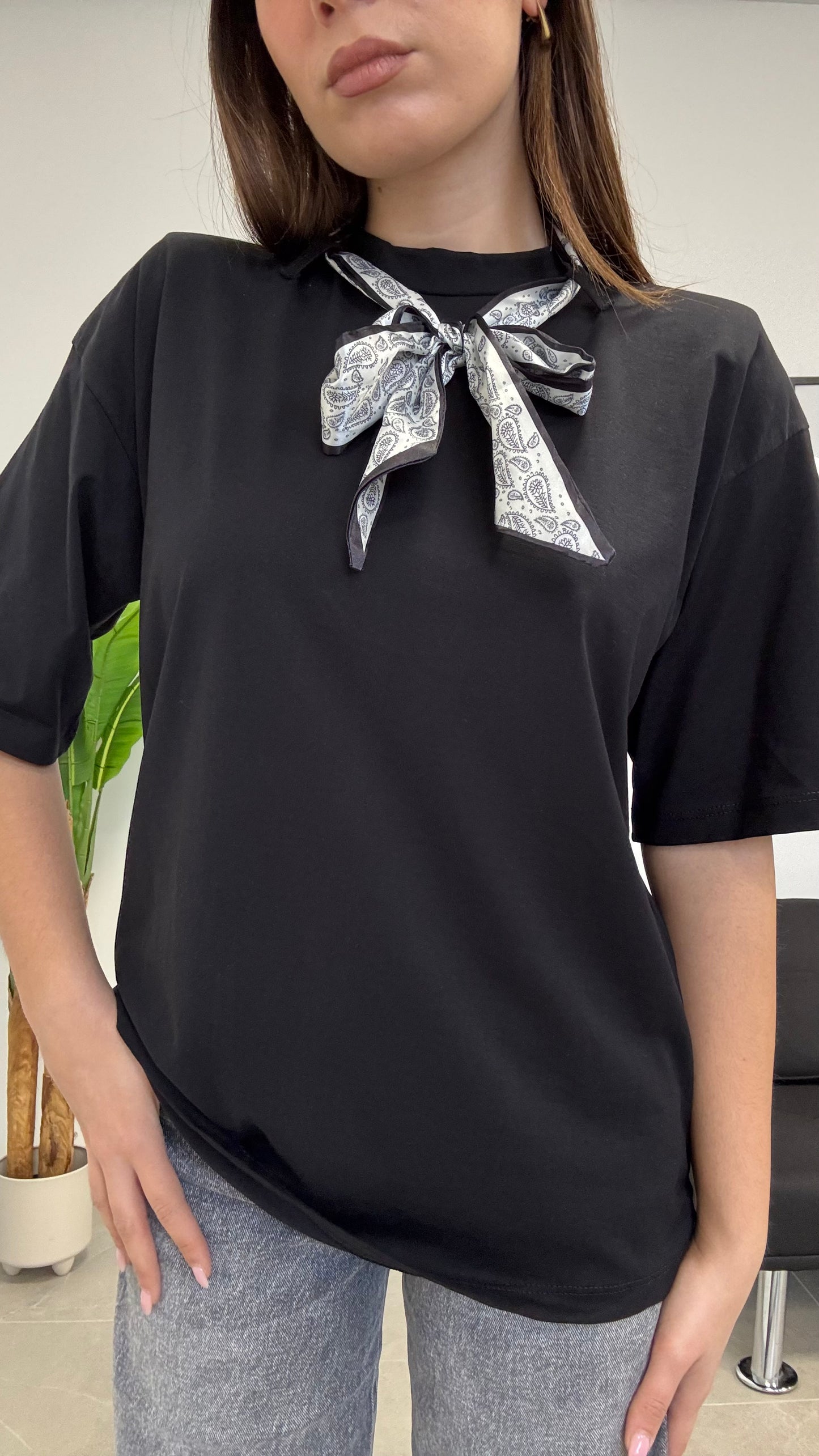 T-SHIRT JUST WEST con Foulard