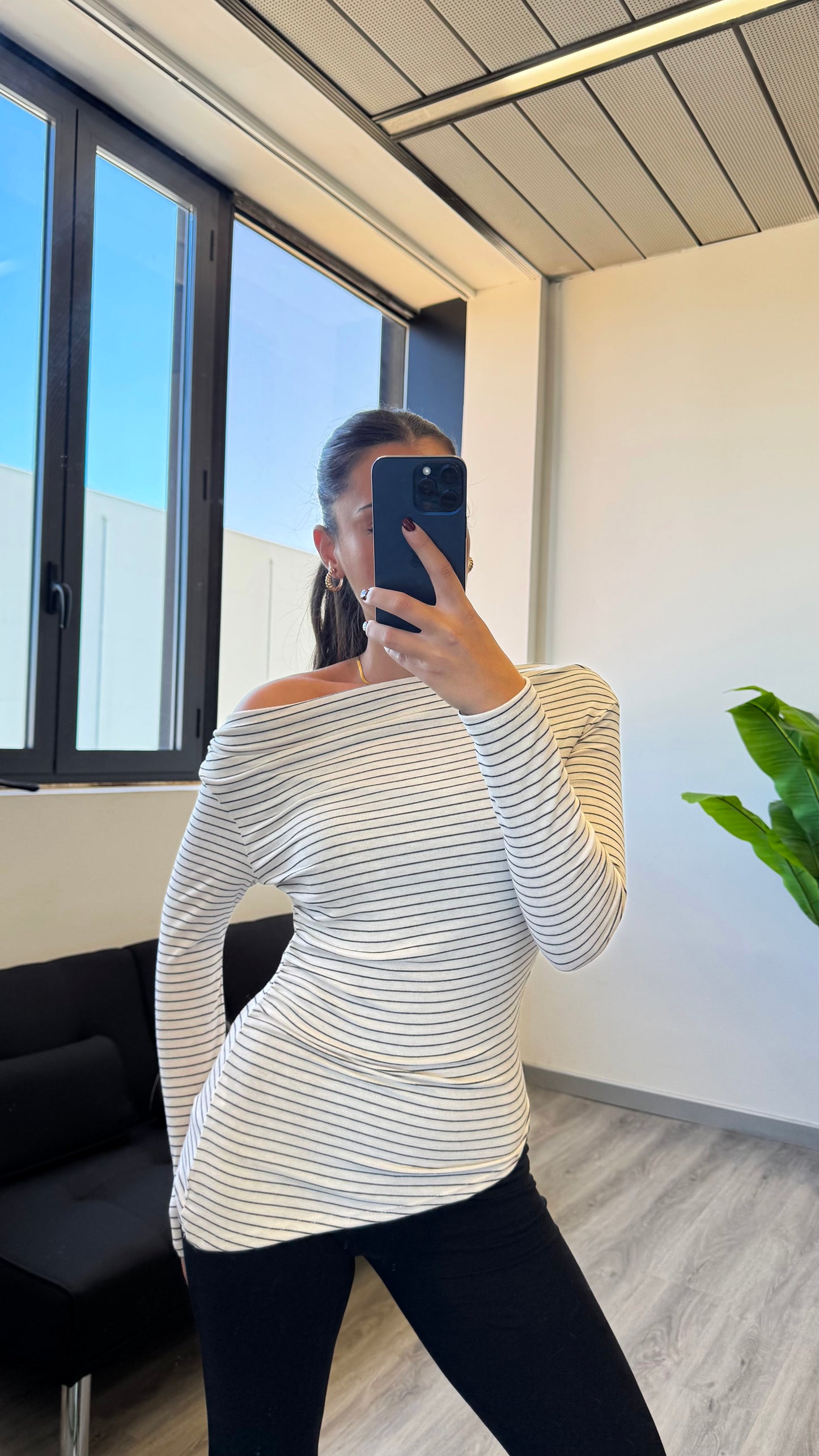 MAGLIA ASIMMETRICA “A RIGHE”