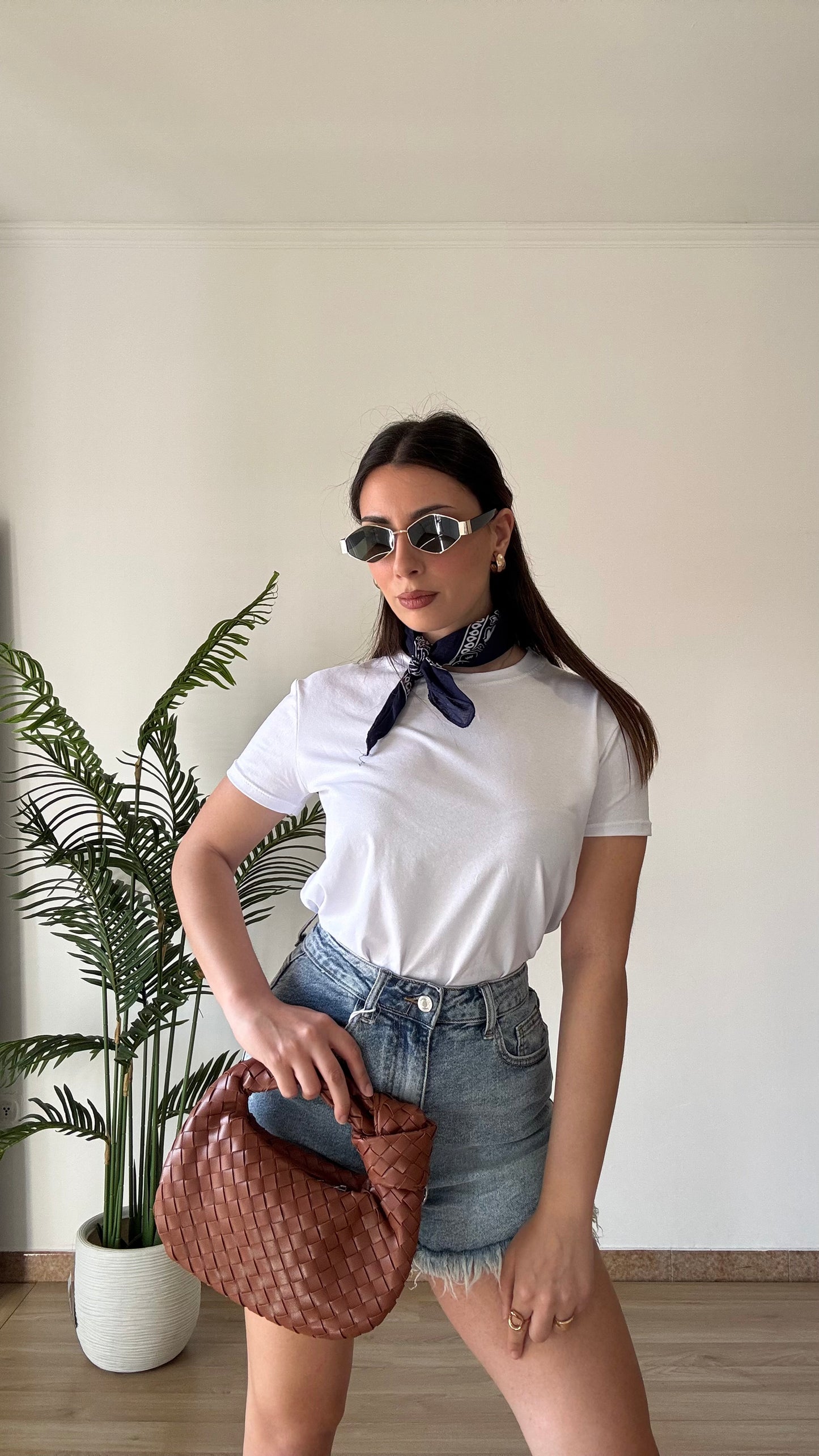T-SHIRT CON BANDANA