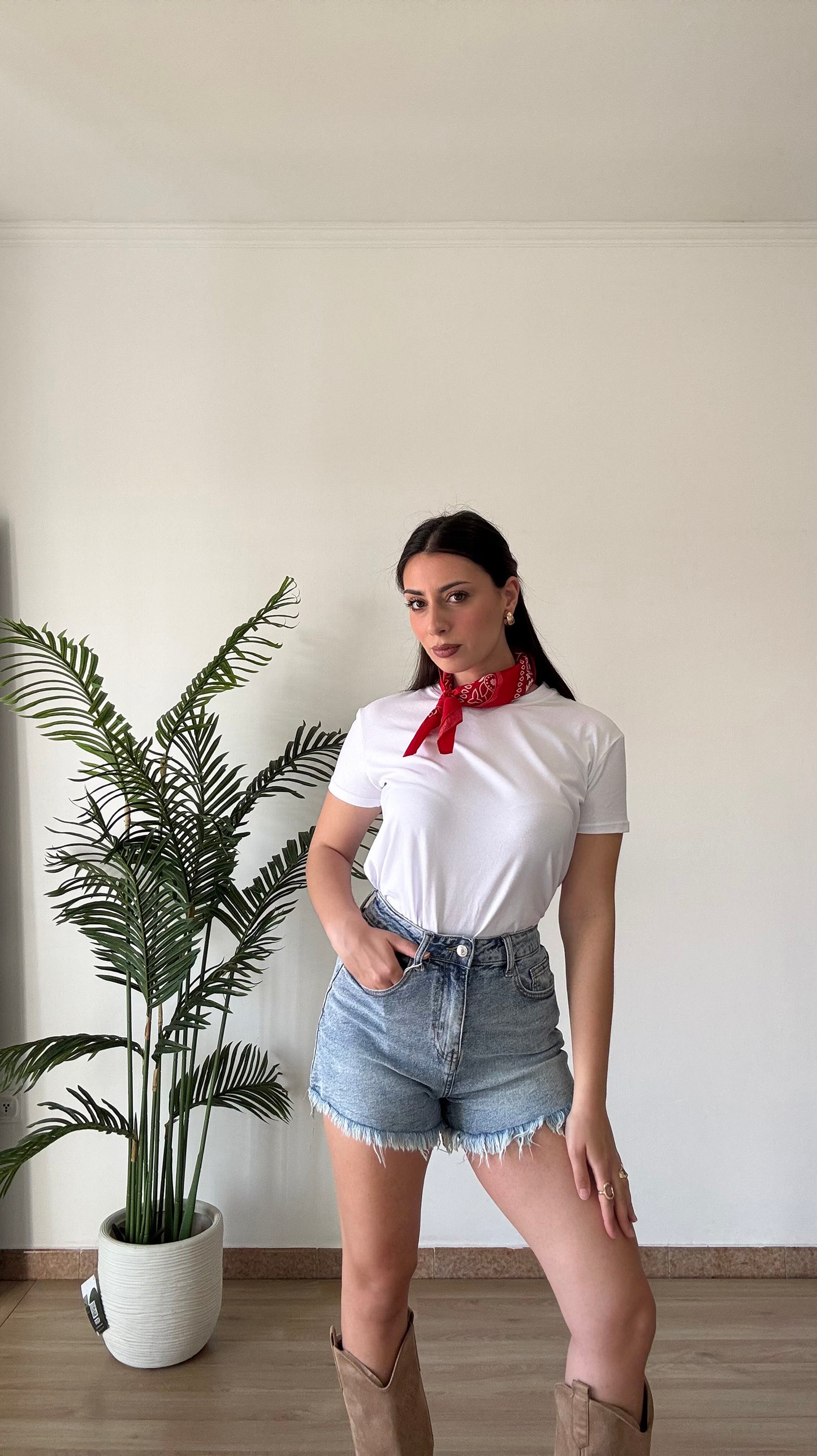 T-SHIRT CON BANDANA