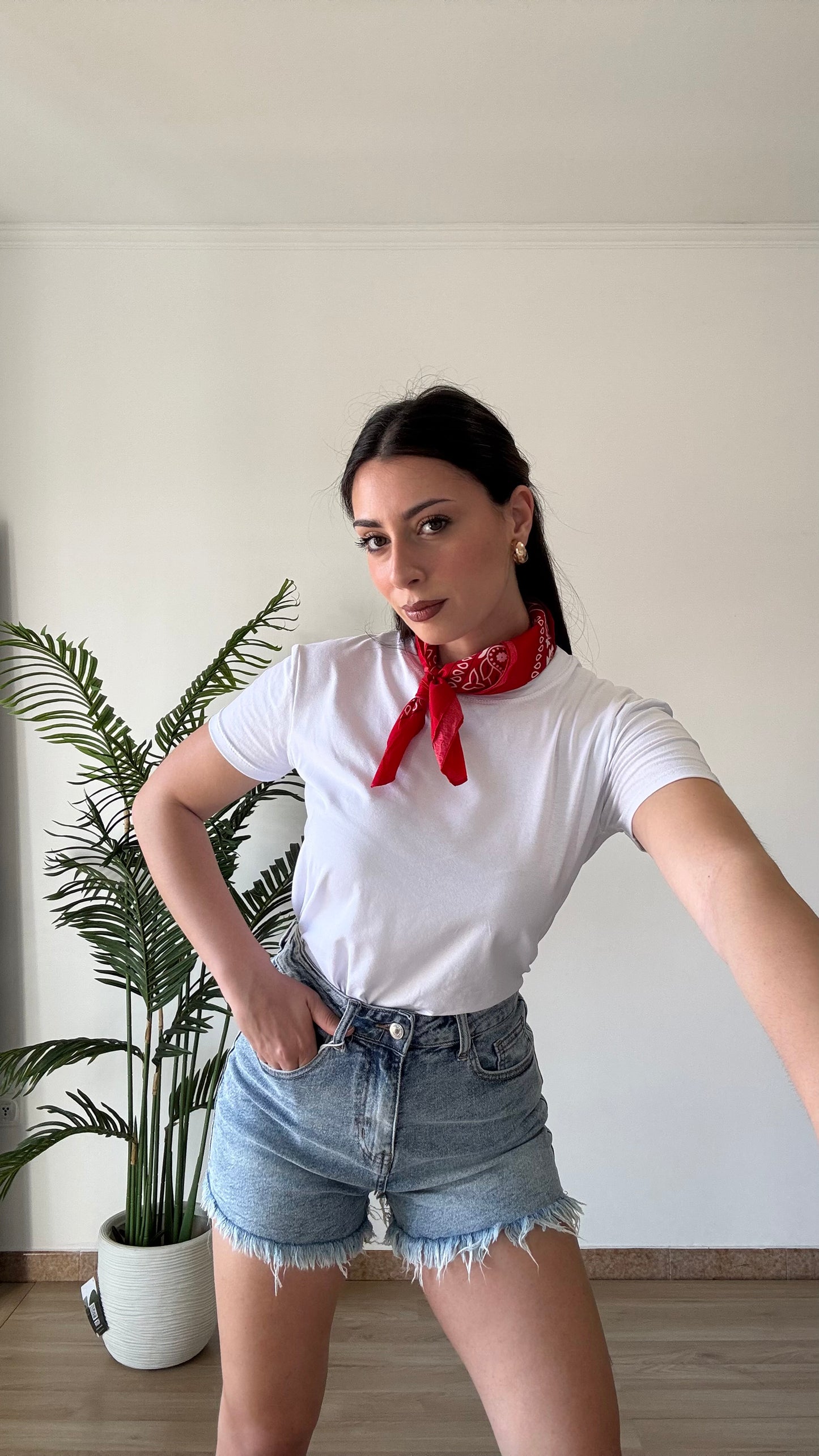 T-SHIRT CON BANDANA