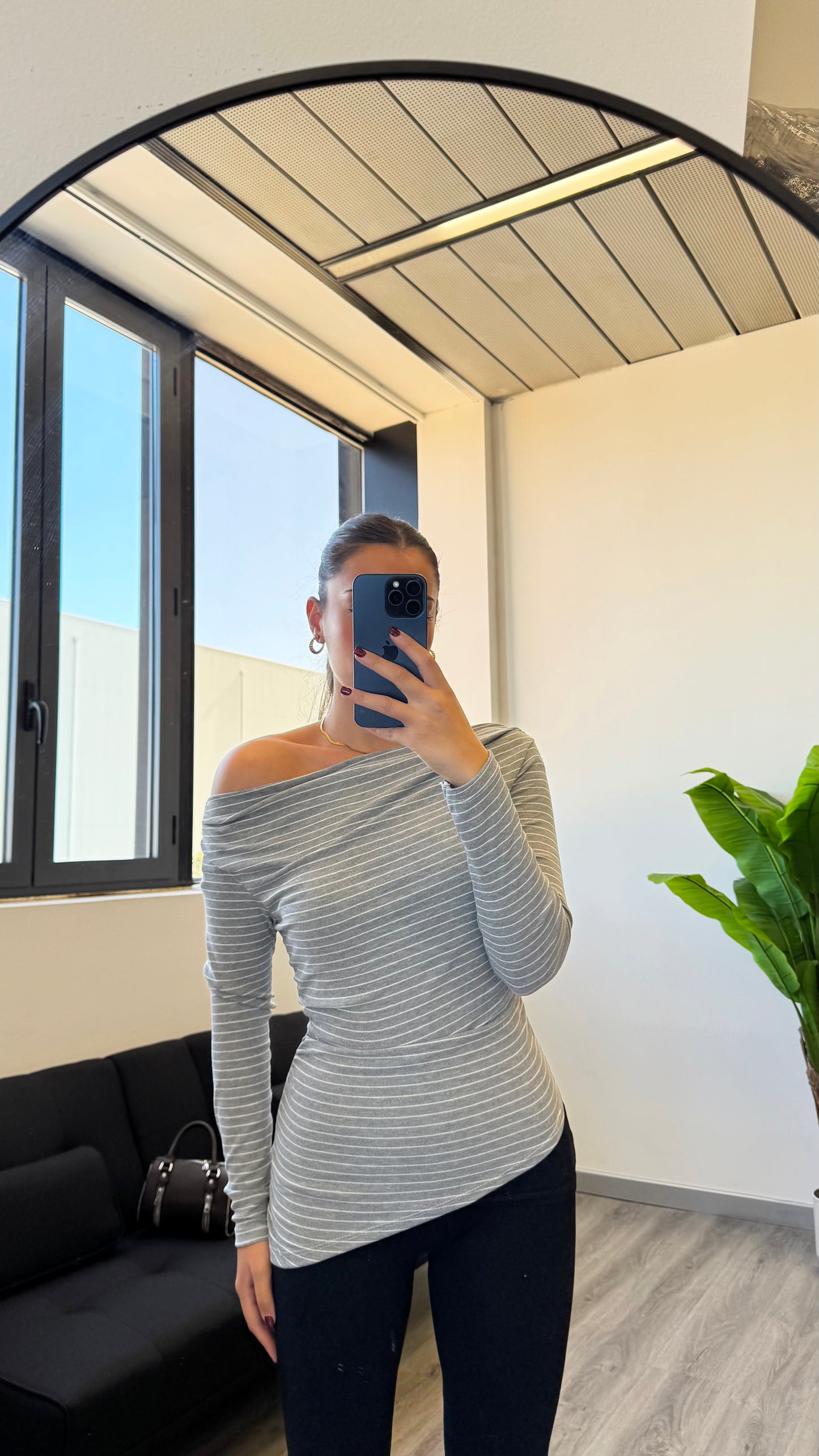 MAGLIA ASIMMETRICA “A RIGHE”