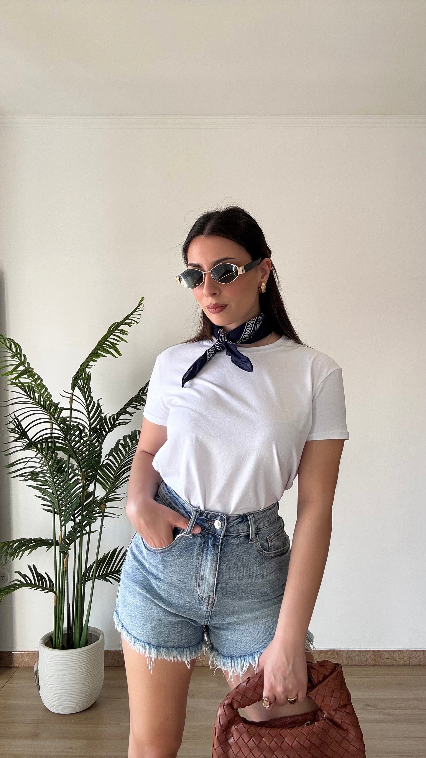 T-SHIRT CON BANDANA