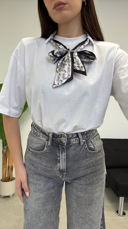 T-SHIRT JUST WEST con Foulard