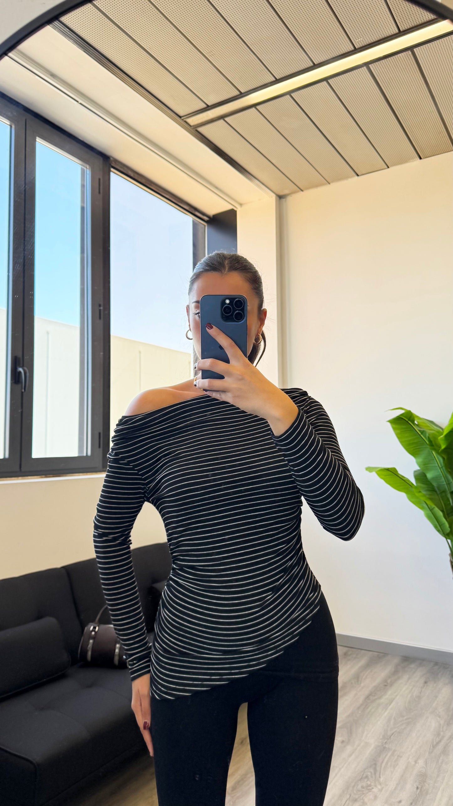 MAGLIA ASIMMETRICA “A RIGHE”