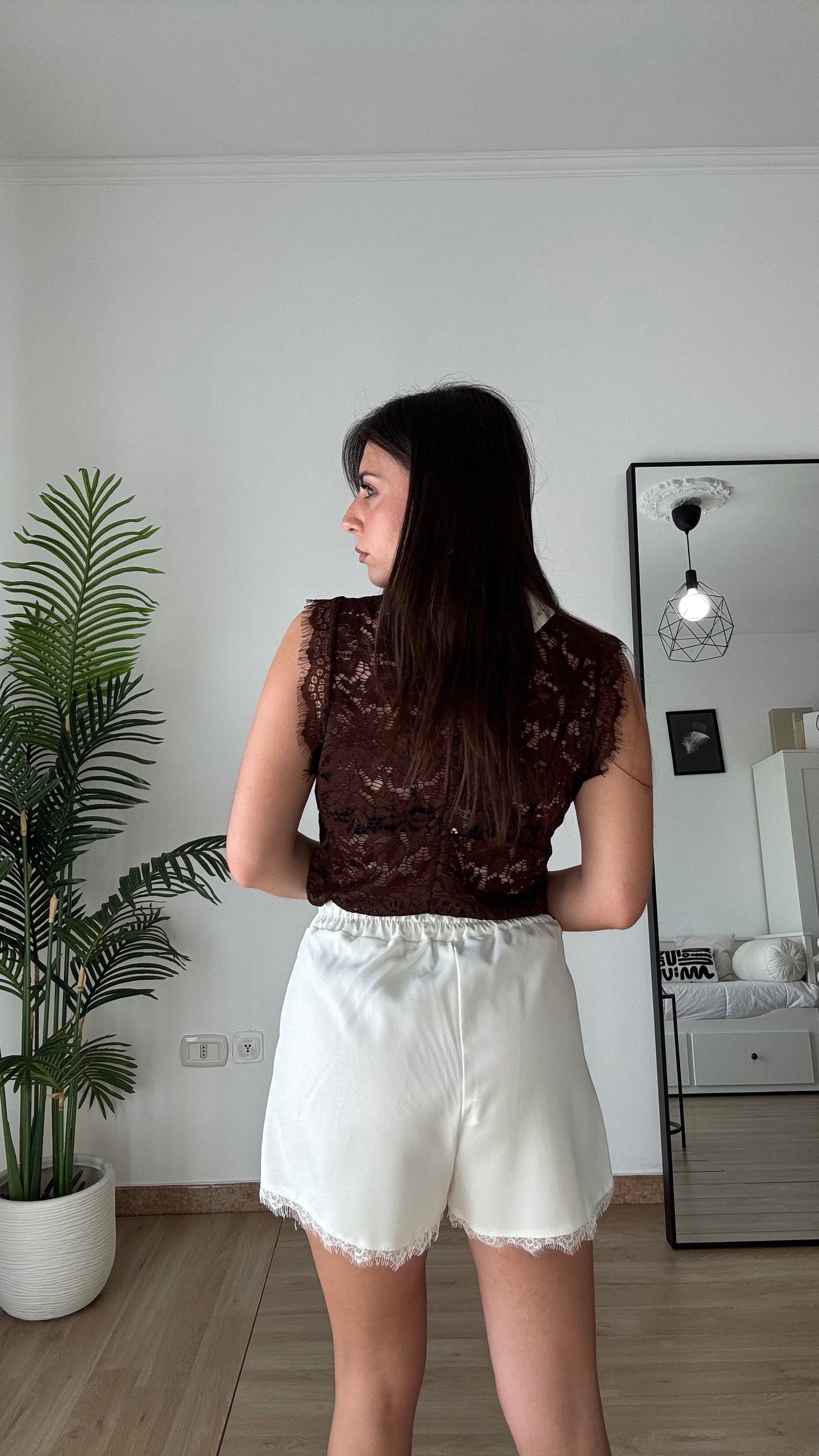PANTALONCINO “RICAMATO”