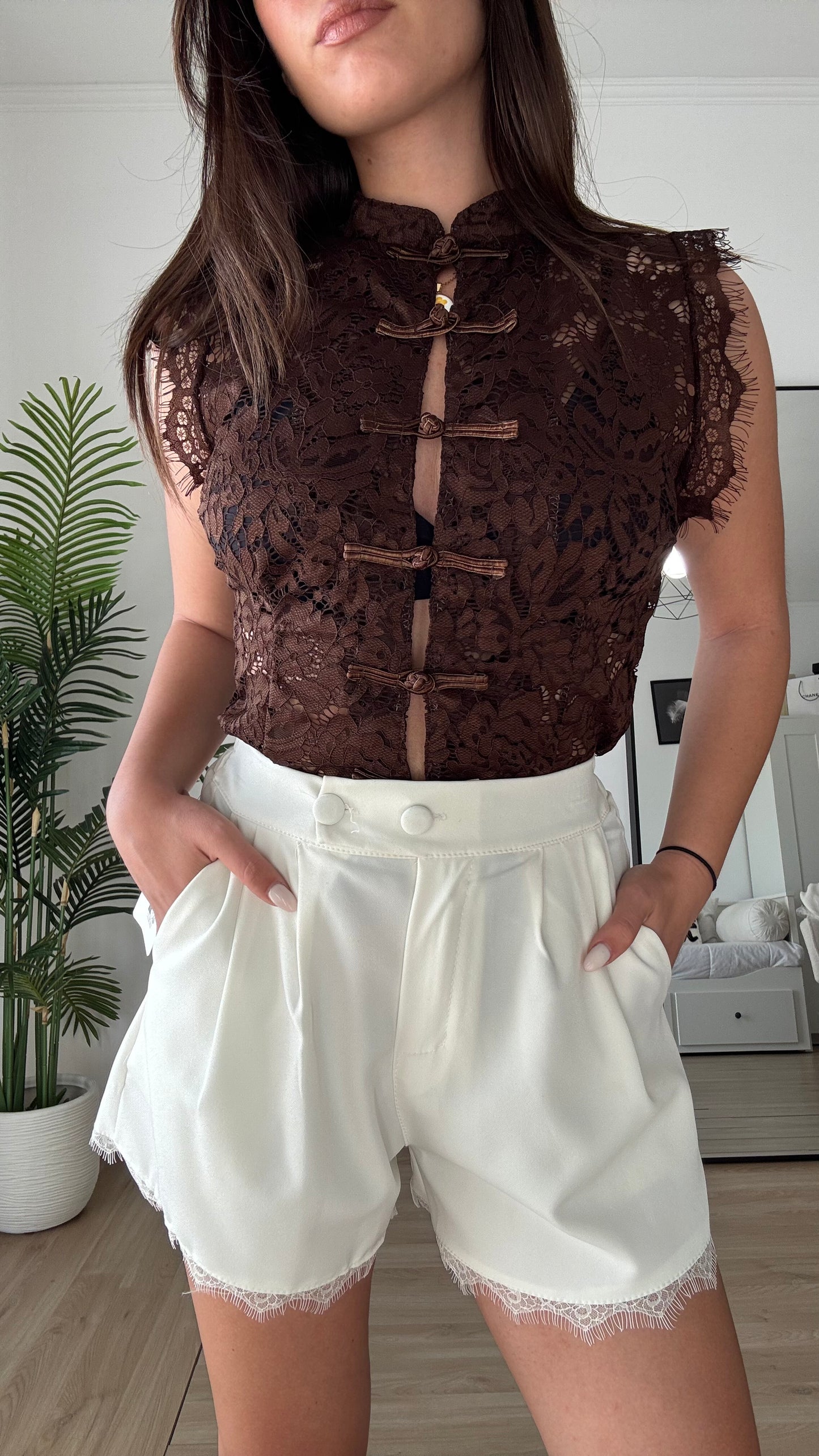 PANTALONCINO “RICAMATO”