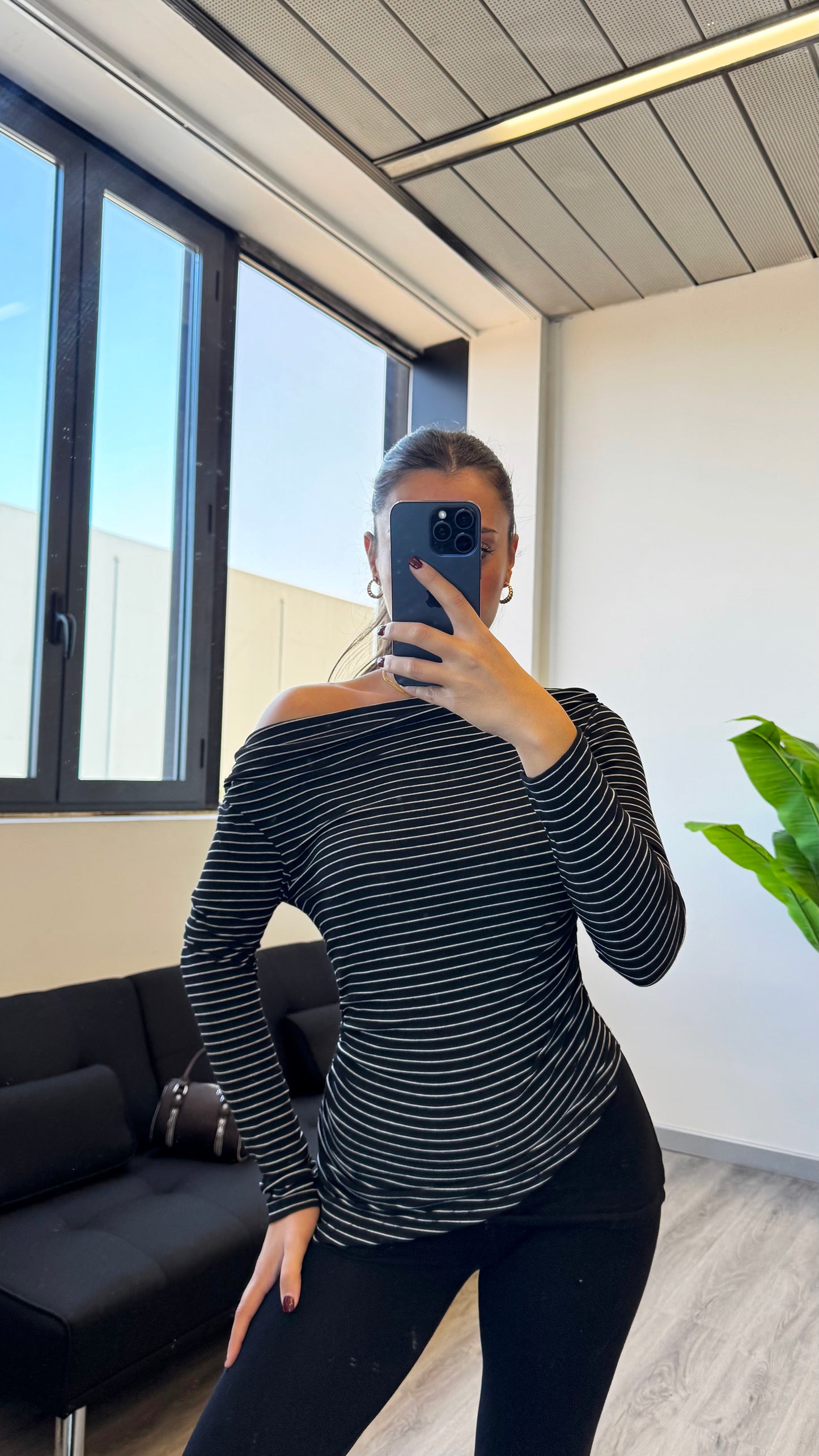 MAGLIA ASIMMETRICA “A RIGHE”