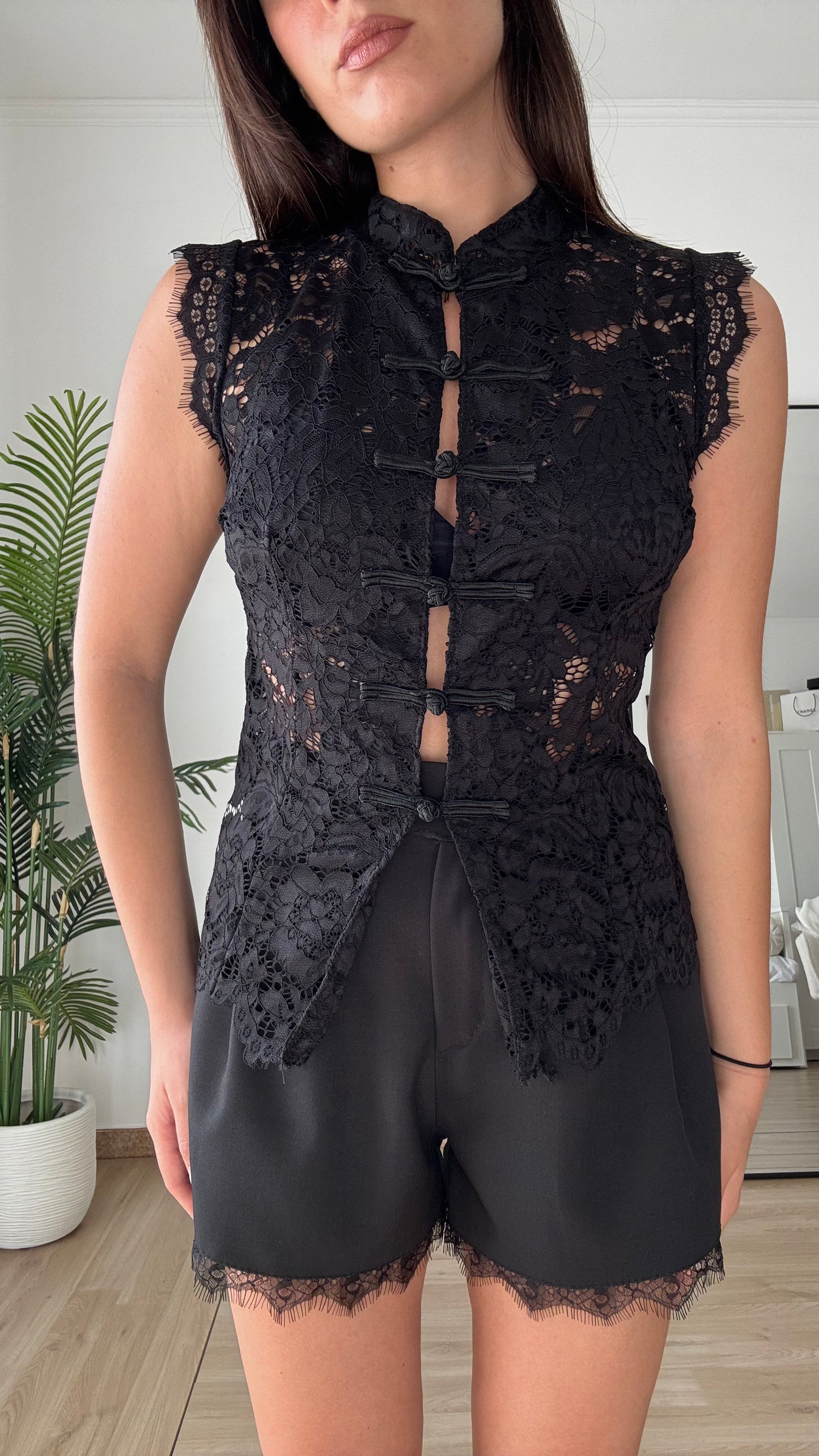 PANTALONCINO “RICAMATO”