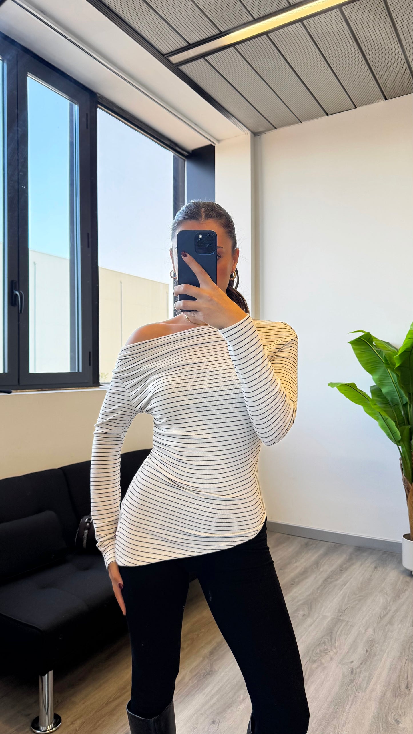 MAGLIA ASIMMETRICA “A RIGHE”