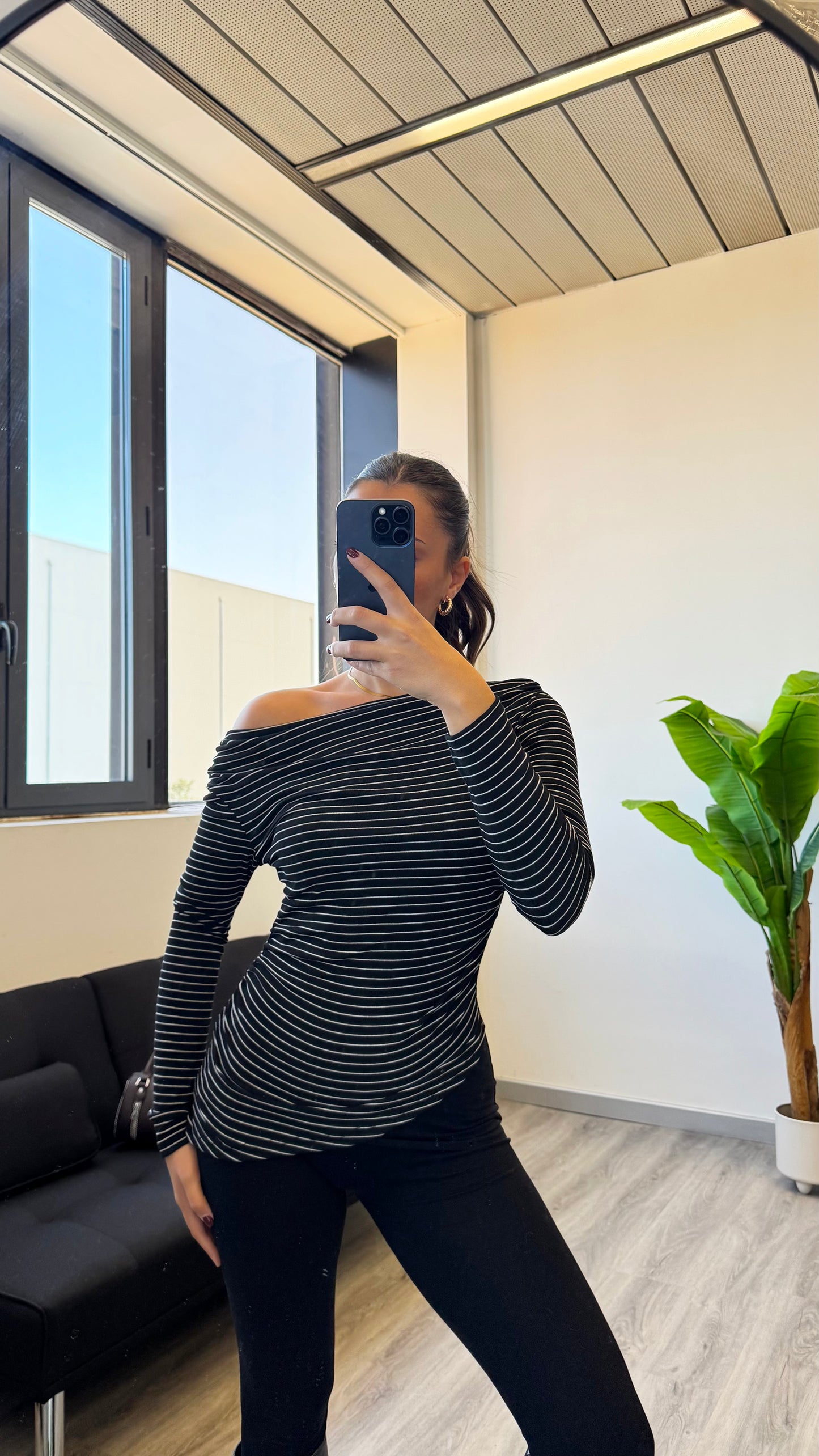 MAGLIA ASIMMETRICA “A RIGHE”