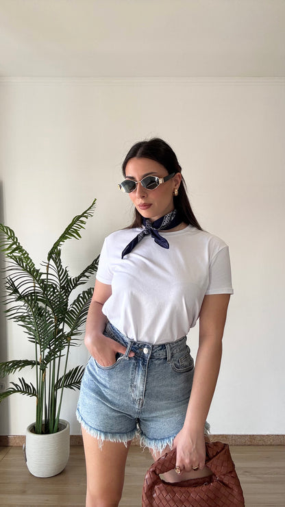 T-SHIRT CON BANDANA