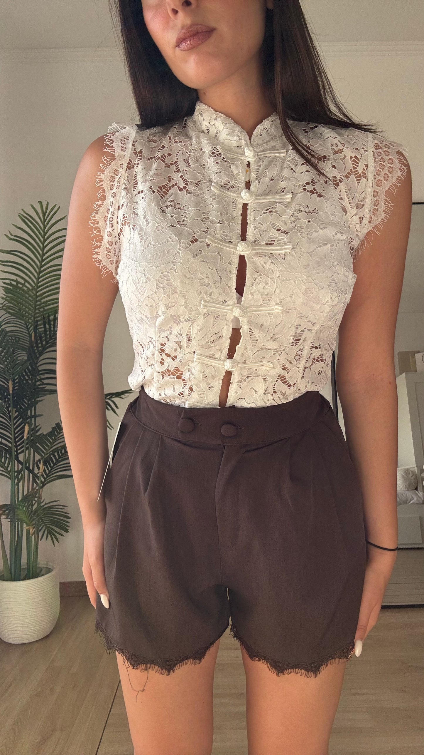 PANTALONCINO “RICAMATO”