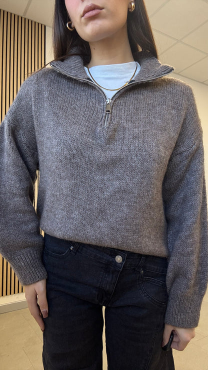 PULLOVER CON “ZIP”